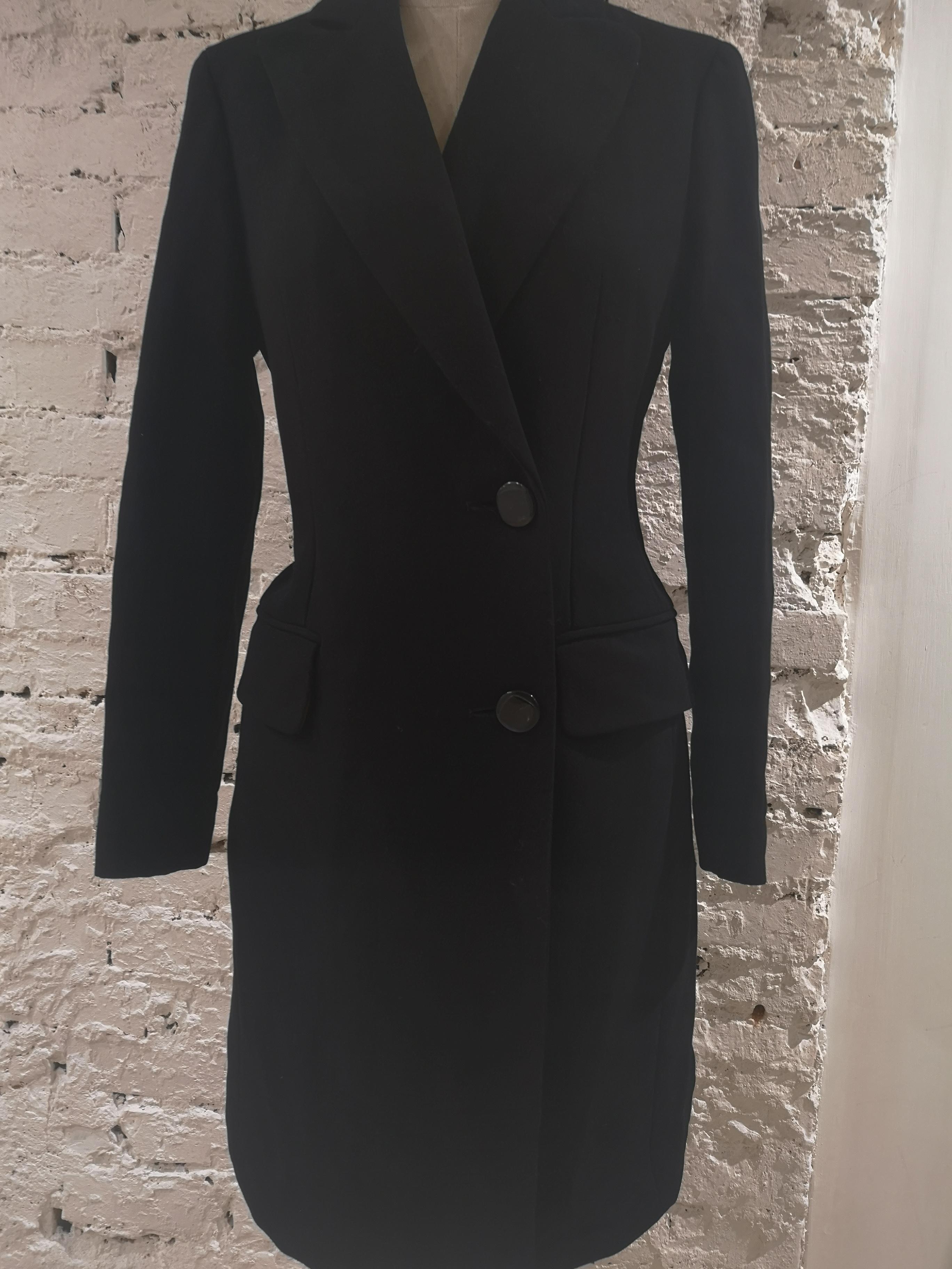 Moschino black wool long coat
totally made in italy in size 42