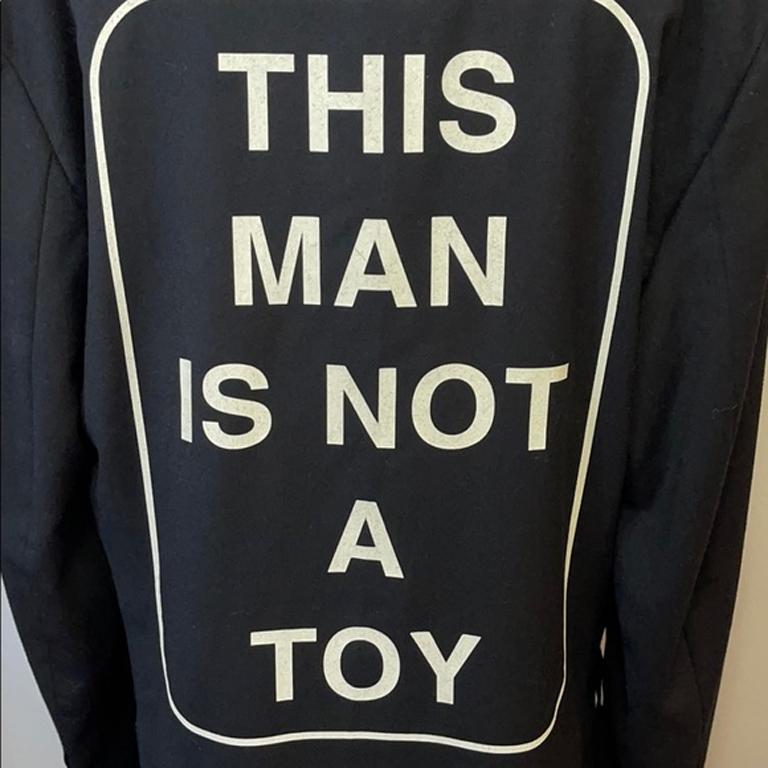 Moschino: „This Many Is Not A Toy“, Blazer aus schwarzer Wolle (Schwarz) im Angebot