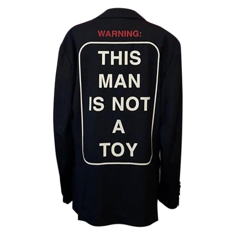 Moschino: „This Many Is Not A Toy“, Blazer aus schwarzer Wolle im Angebot
