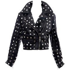 Moschino Schwarze Lederjacke mit Reißverschluss und quadratischen Spiegel-Applikationen, um 1991