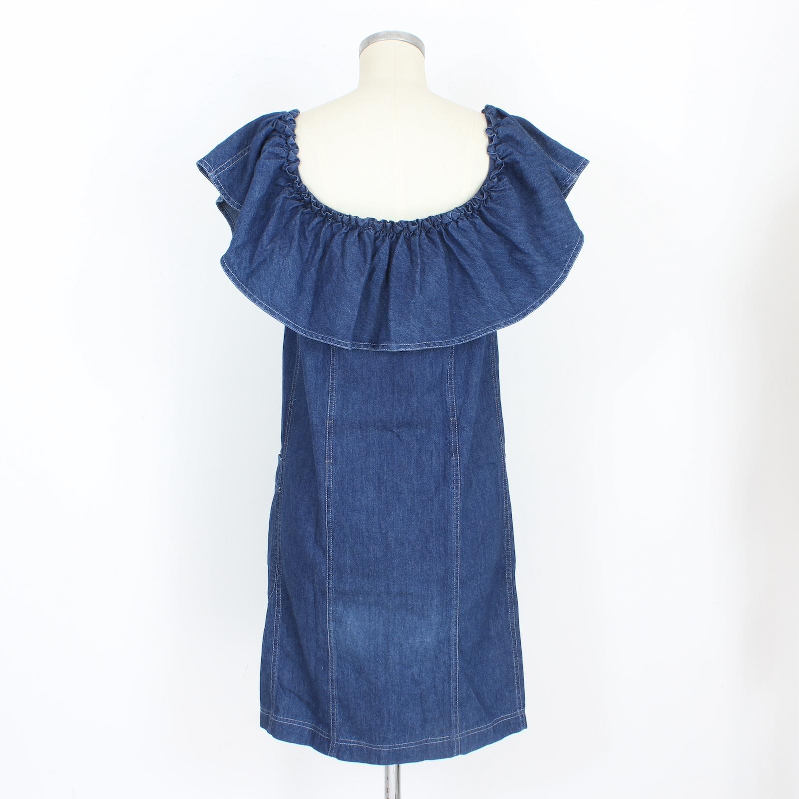 Moschino vintage 80s blue denim rouches dress. Shirt dress, button closure along the front. Gathered neckline that falls to the shoulders, pockets on the sides. 100% cotton fabric. Made in Italy.

Size: 42 It 8 Us 10 Uk

Shoulder: 44 cm
Bust/Chest: