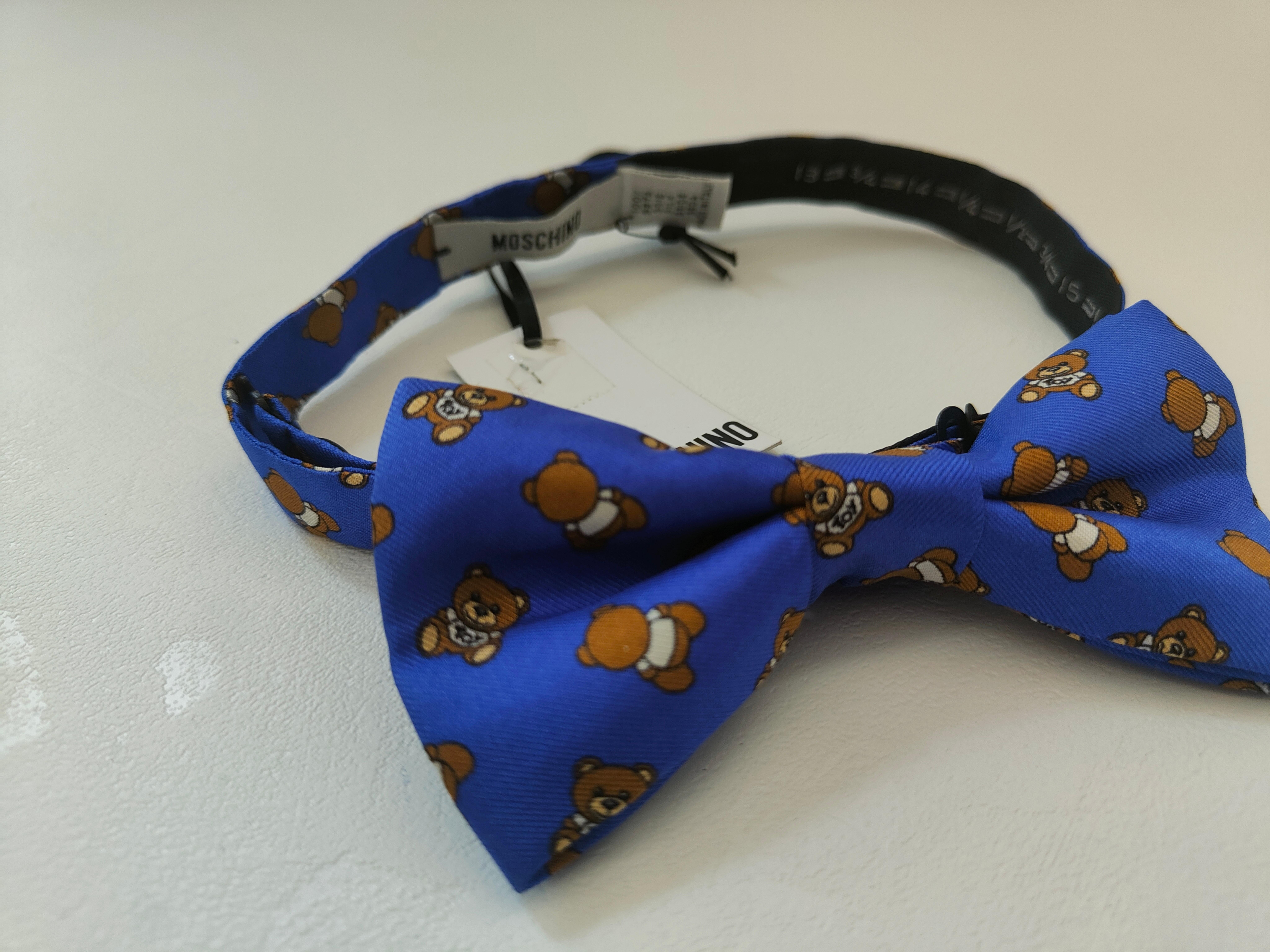 Women's or Men's Moschino Blue multicoloured bow tie NWOT For Sale