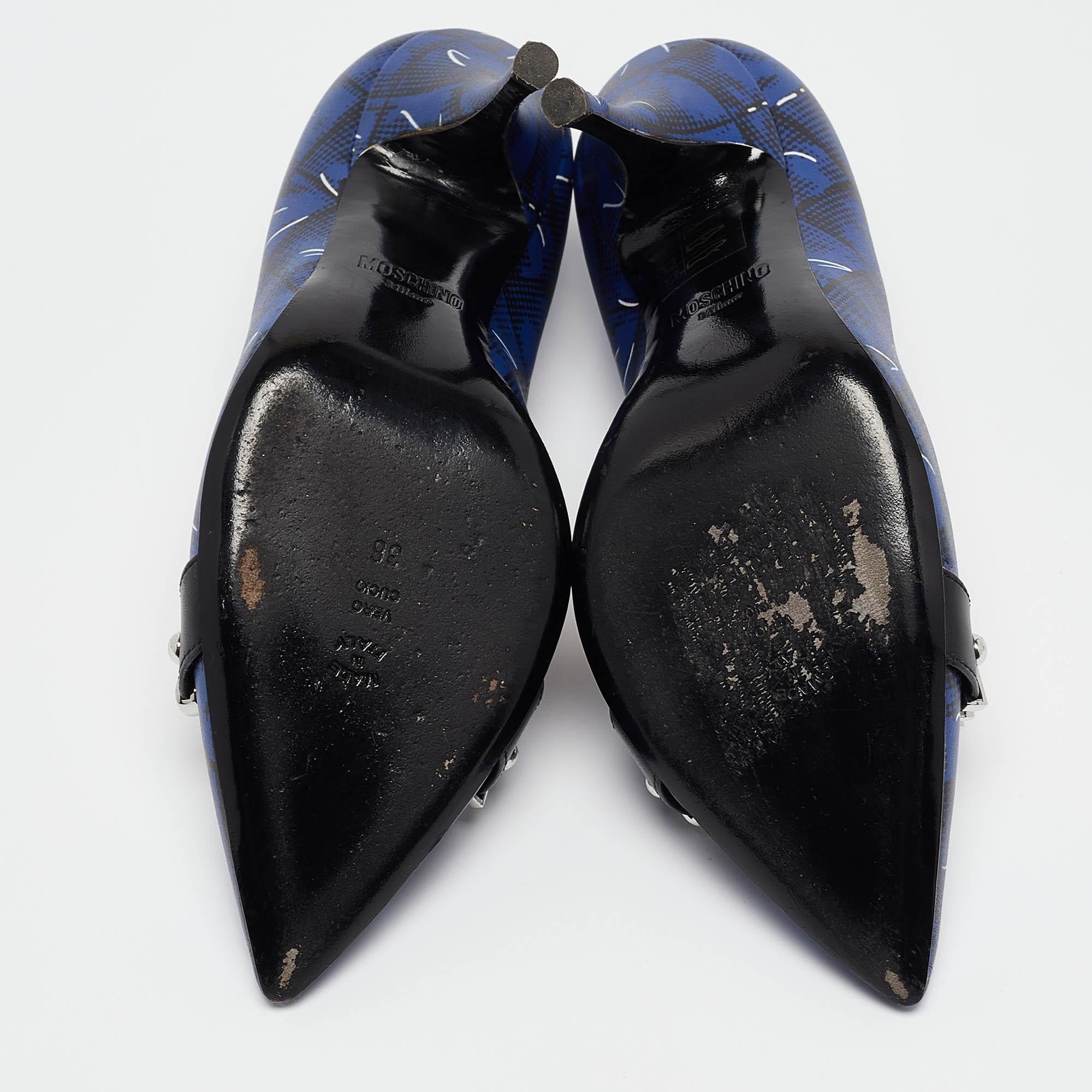 Moschino Blue Printed Leather Logo Buckle Pointed Toe Pumps Size 36 For Sale 2