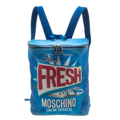 Moschino Blauer PVC-Rucksack mit Fresh Couture-Druck