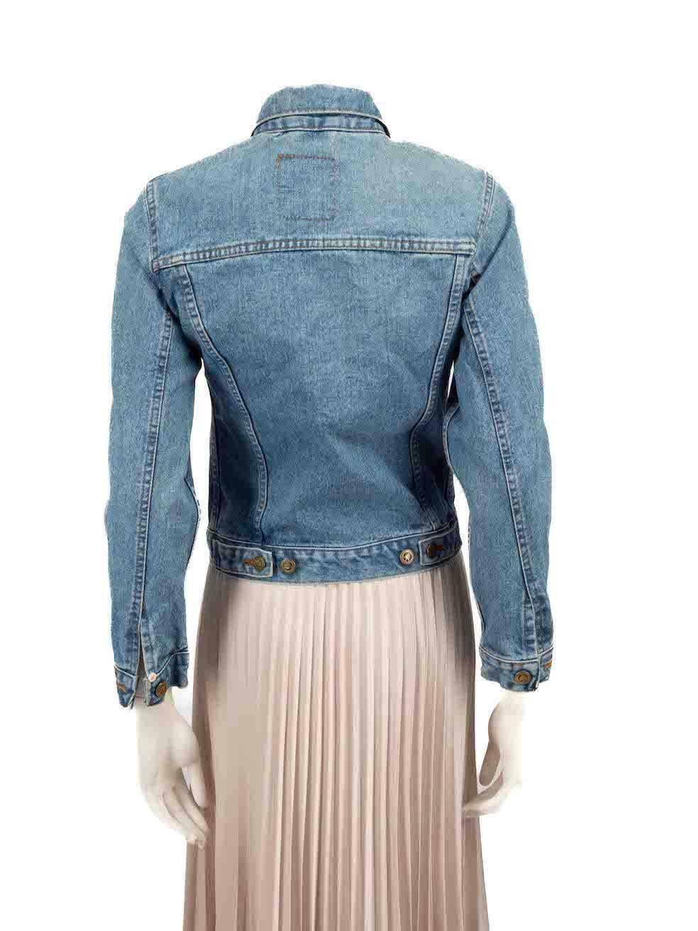 Moschino Blaue Stein gewaschene Denim-Jacke Größe S im Zustand „Hervorragend“ im Angebot in London, GB