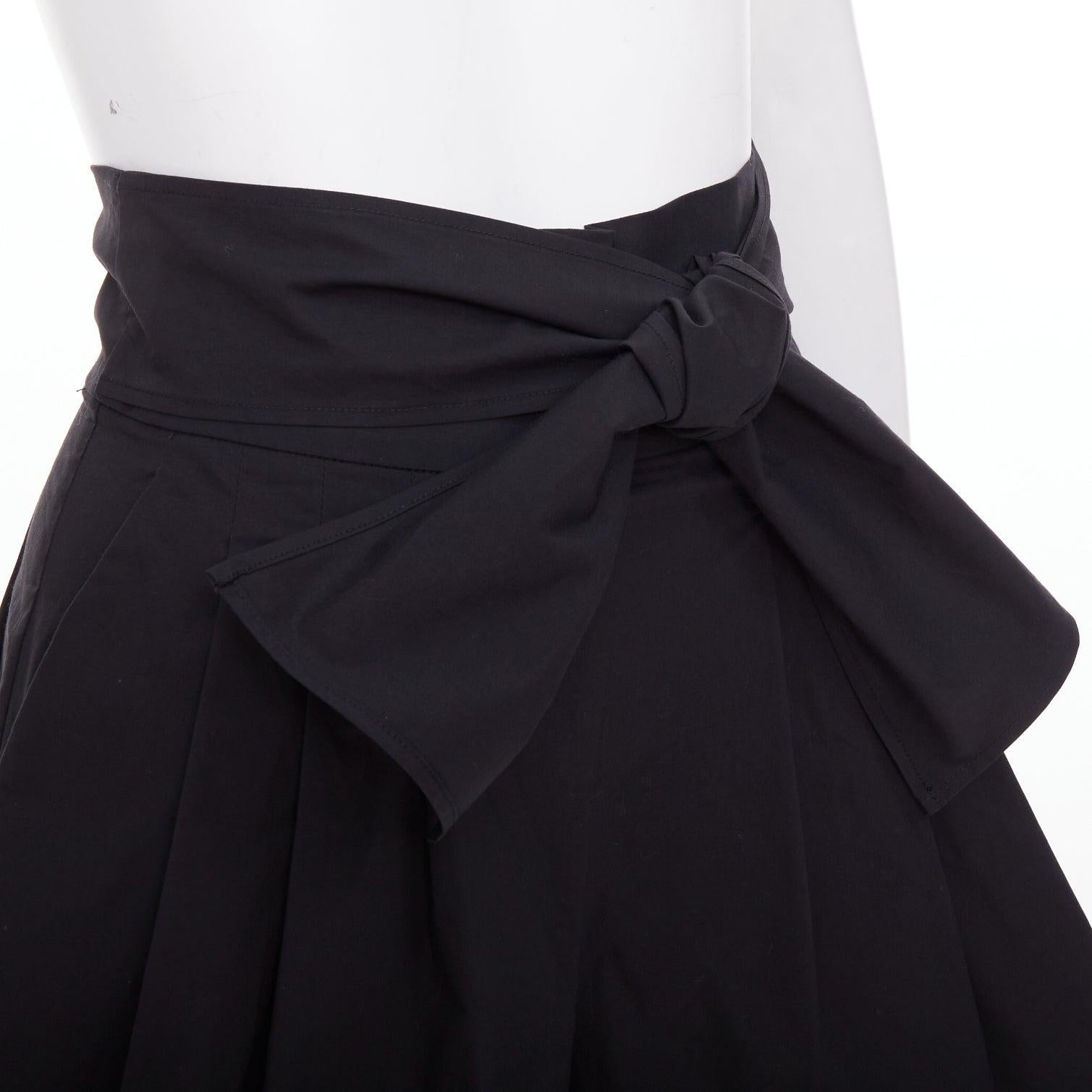MOSCHINO Pantalón corto plisado de cintura con pajarita en mezcla de algodón negro IT38 XS
Referencia: AAWC/A01570
Marca: Moschino
Colección: Boutique
Material: Algodón, mezcla
Color: Negro
Patrón: Sólido
Cierre: cremallera
Detalles adicionales: