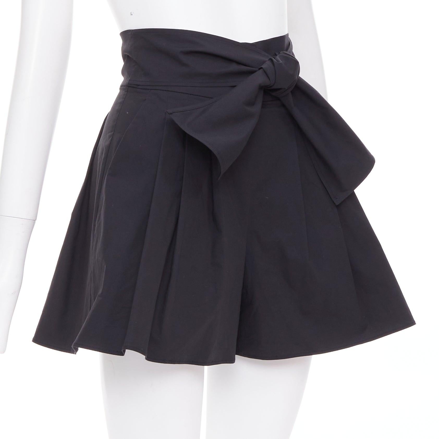 MOSCHINO Pantalón corto plisado de cintura con pajarita en mezcla de algodón negro IT38 XS Negro en venta