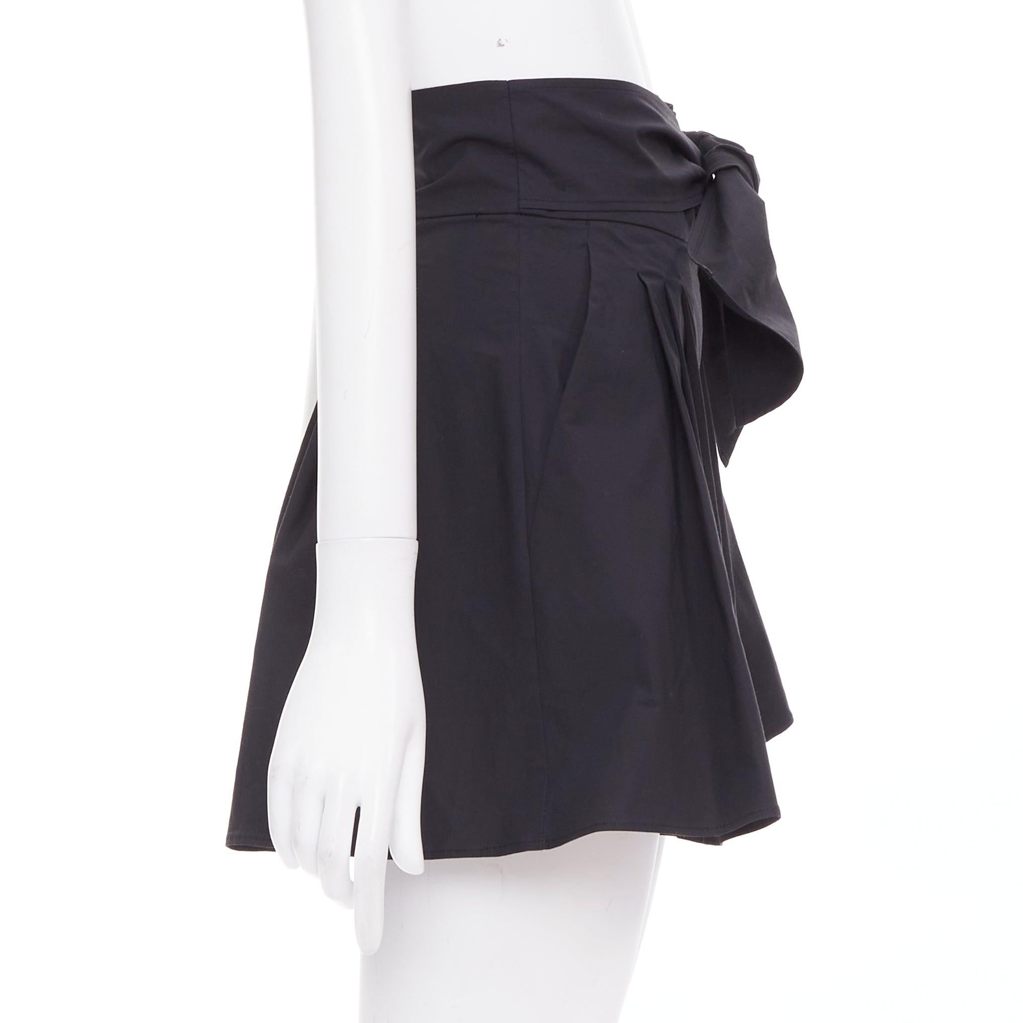 MOSCHINO Pantalón corto plisado de cintura con pajarita en mezcla de algodón negro IT38 XS en Excelente estado para la venta en Hong Kong, NT