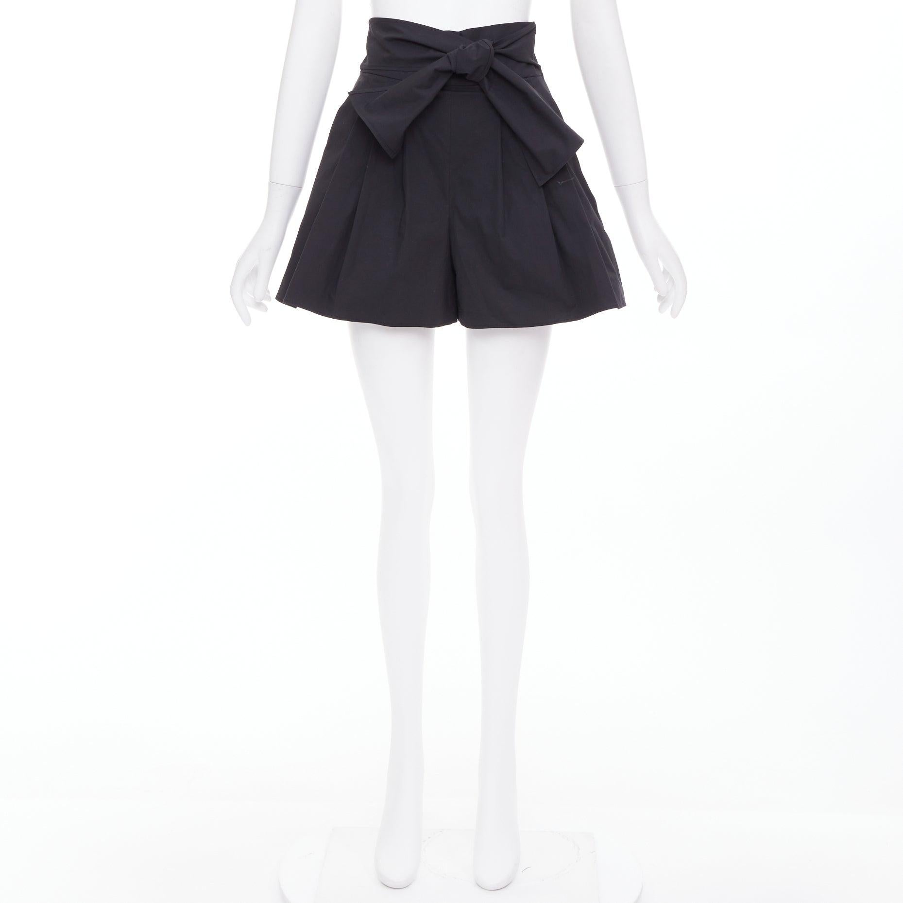 MOSCHINO Pantalón corto plisado de cintura con pajarita en mezcla de algodón negro IT38 XS en venta 4