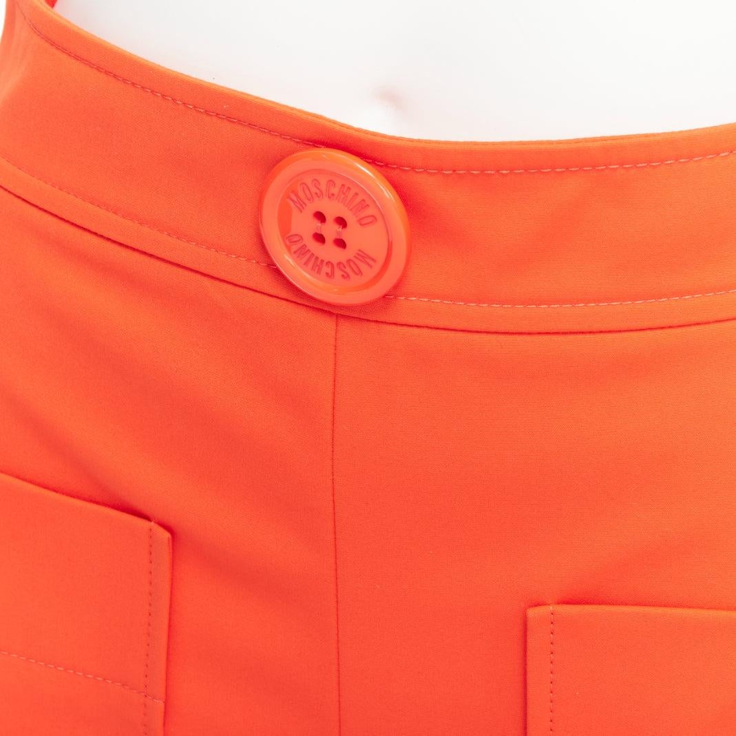 Short MOSCHINO orange vif boutons surdimensionnés taille haute large taille IT 38 XS en vente 3