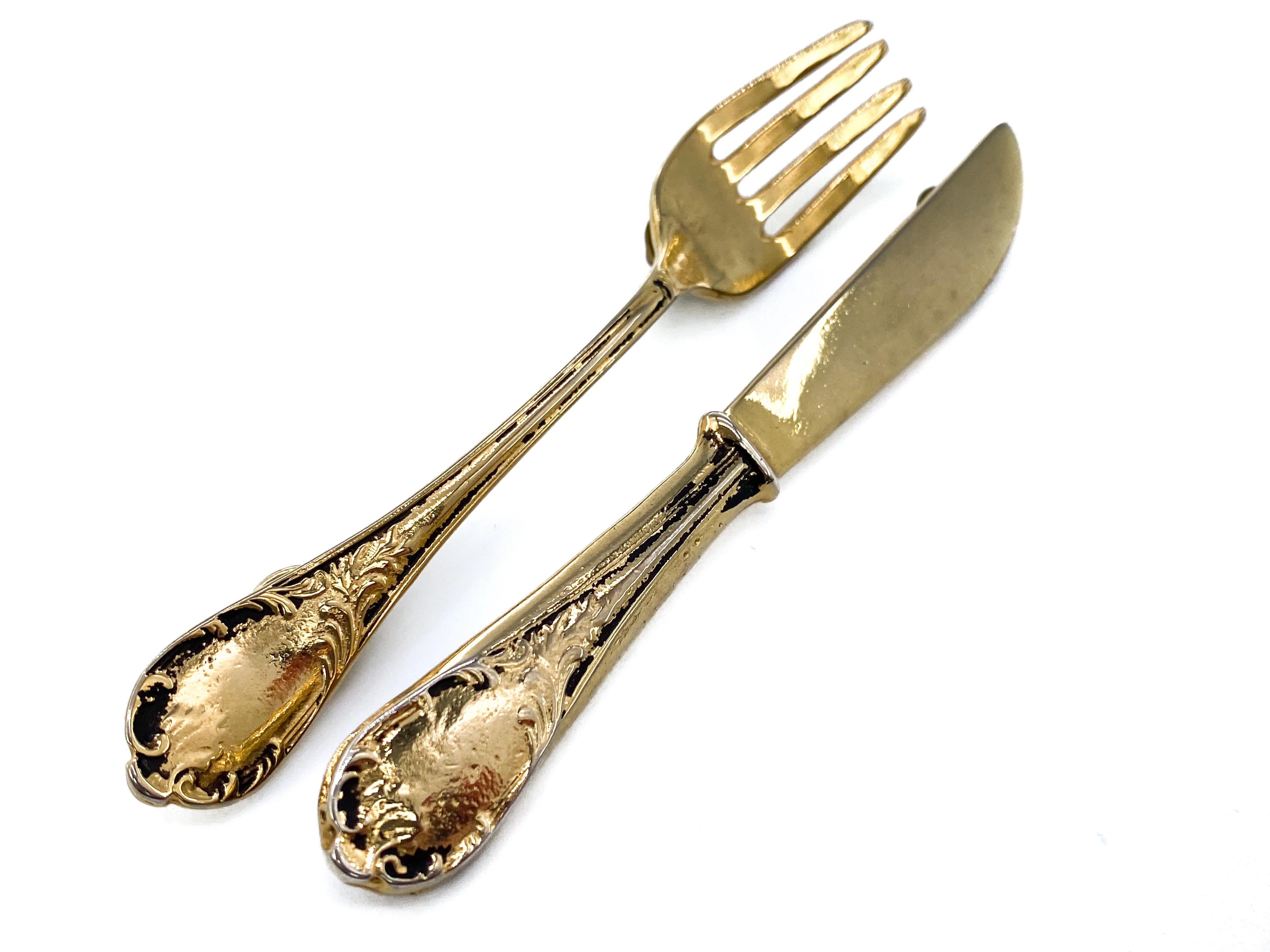 Vintage Moschino 1980s Knife and Fork Brooch Set. 

A rare set from the 1989 Franco Moschino era. Featured on the 1989 FW runway - see photos. Gold colored metal designed with a deliberate black patina 

Measurements
Fork -  approx. 12.6 cm x 2 cm