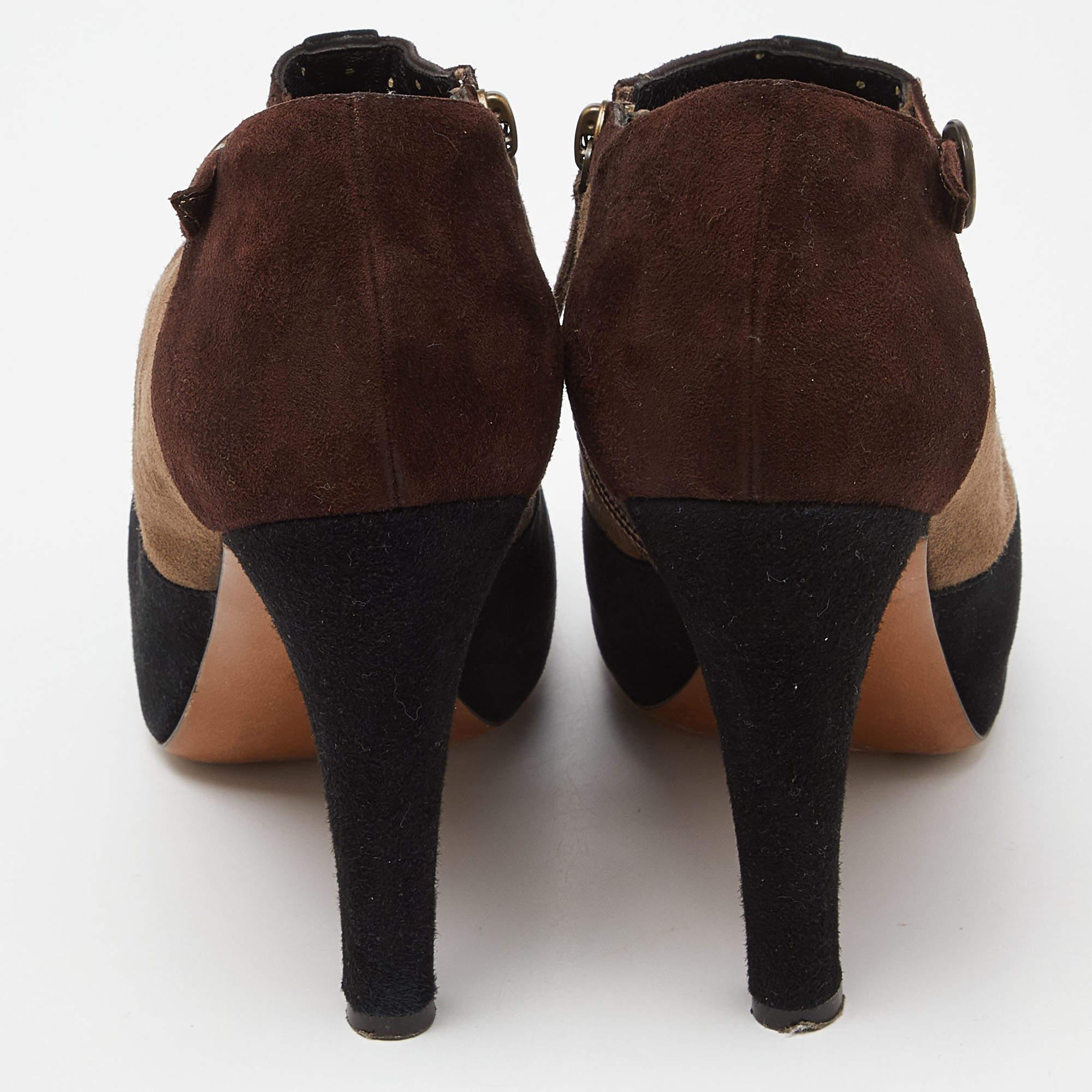 Moschino Brown/Schwarz Wildleder Schnalle Detail Plattform Stiefelette Größe 39.5 im Angebot 1