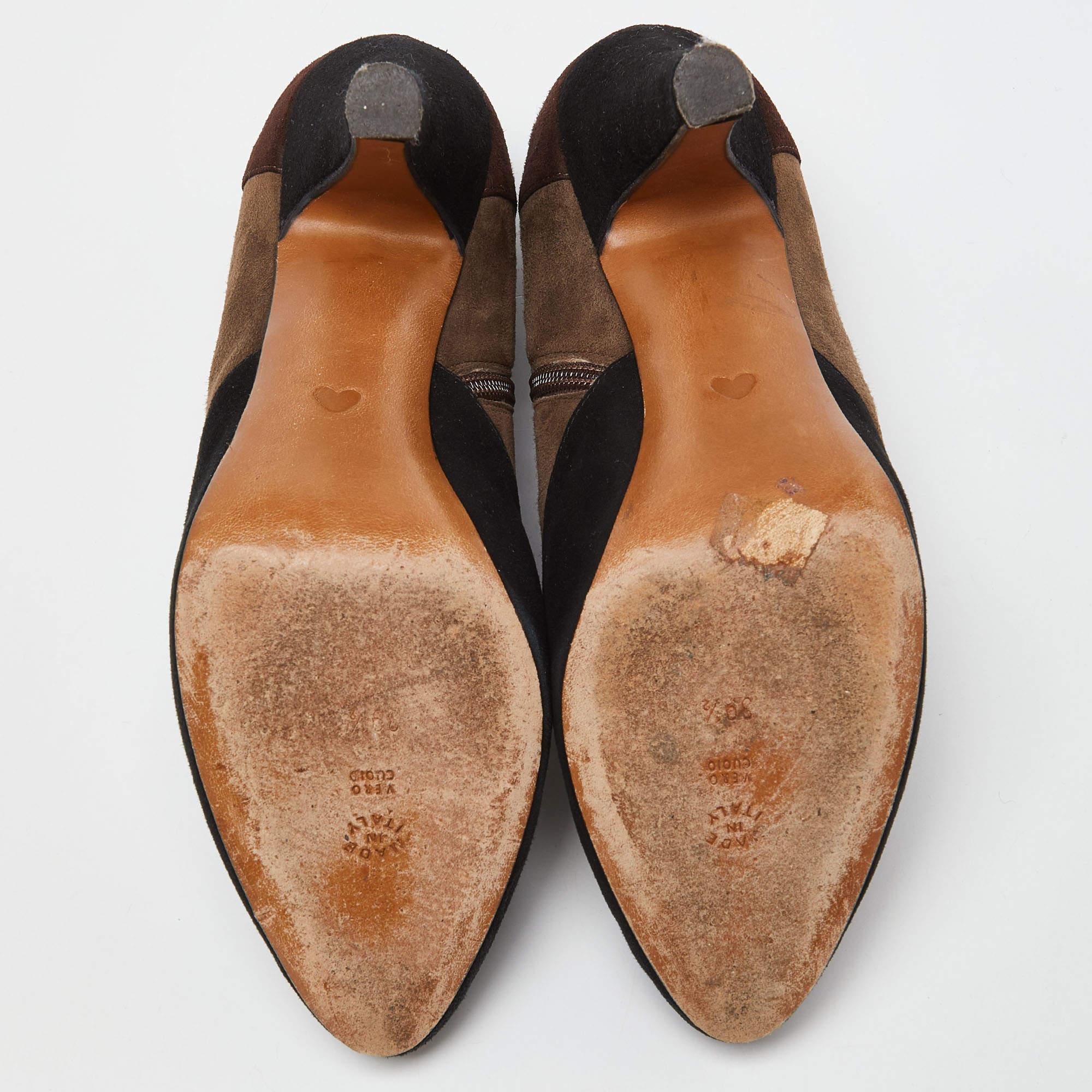 Moschino Brown/Schwarz Wildleder Schnalle Detail Plattform Stiefelette Größe 39.5 im Angebot 2
