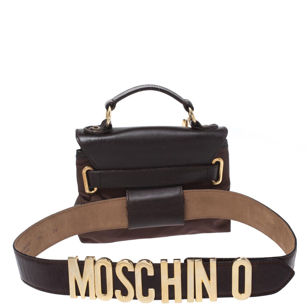 Waist bags are back on trend and we are not disappointed! This one from Moschino is a fine choice for you to join the trend. Made from nylon with a leather flap, the brown bag comes with a top handle and logo-detailed shoulder strap. It is complete