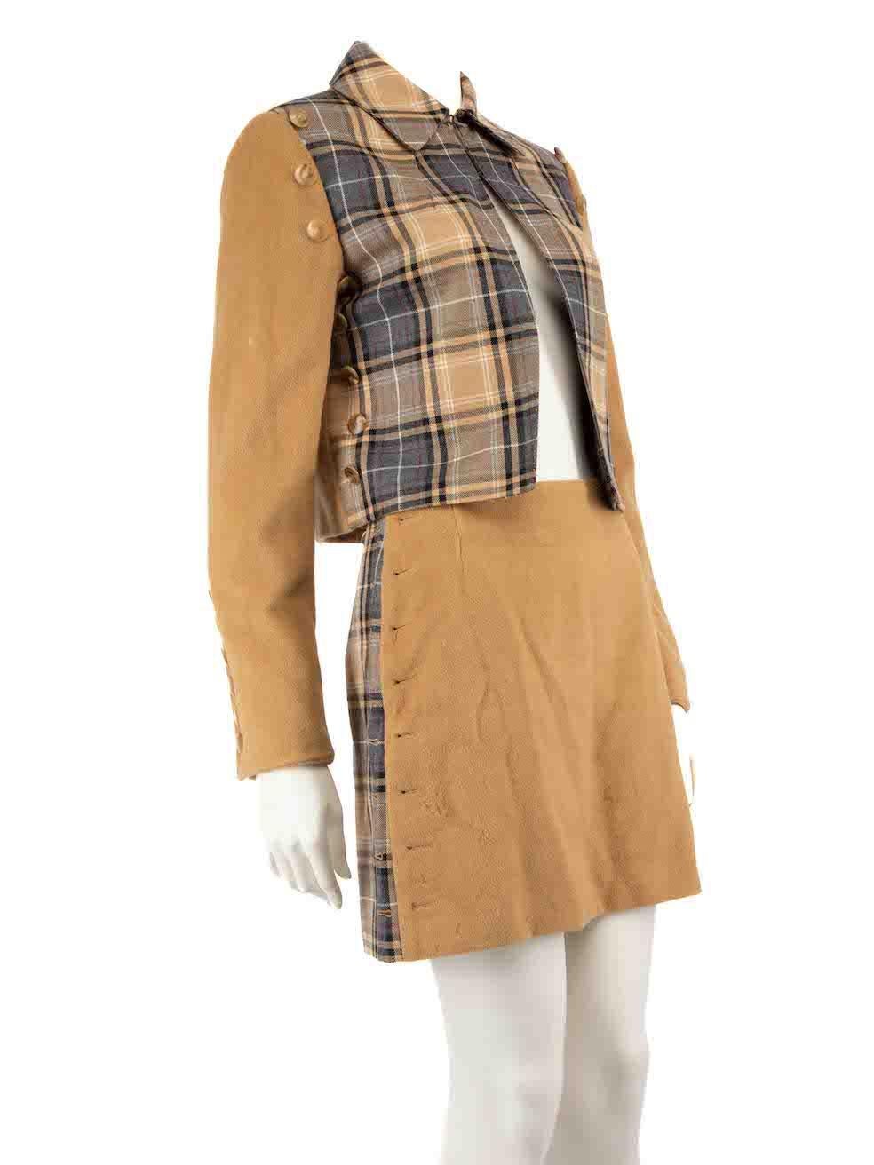 CONDITION is Good. Minor wear to the co-ord set is evident. Light signs of wear to the blazer is seen with discolouration marks in the top front left and sleeve ends is seen with discolouration marks. The skirt is seen with a few pulls to the weave