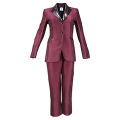 Moschino Burgundfarbener Smoking, 1990er Jahre