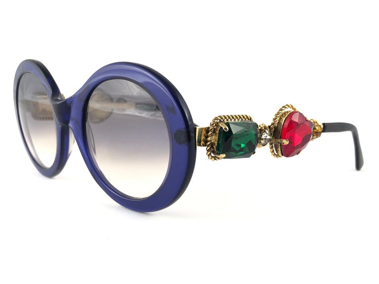 Moschino von Persol M253, blaue Lady Gaga-Sonnenbrille mit Juwelen, 1990 im  Angebot bei 1stDibs