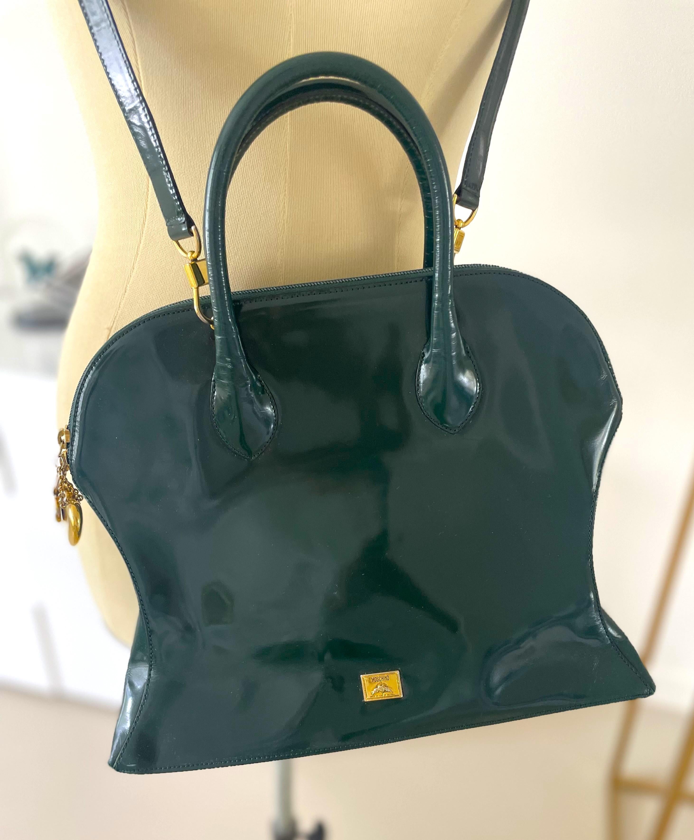 Noir Moschino by Redwall 1990 - Sac à bandoulière en cuir vert avec breloque en forme de cœur