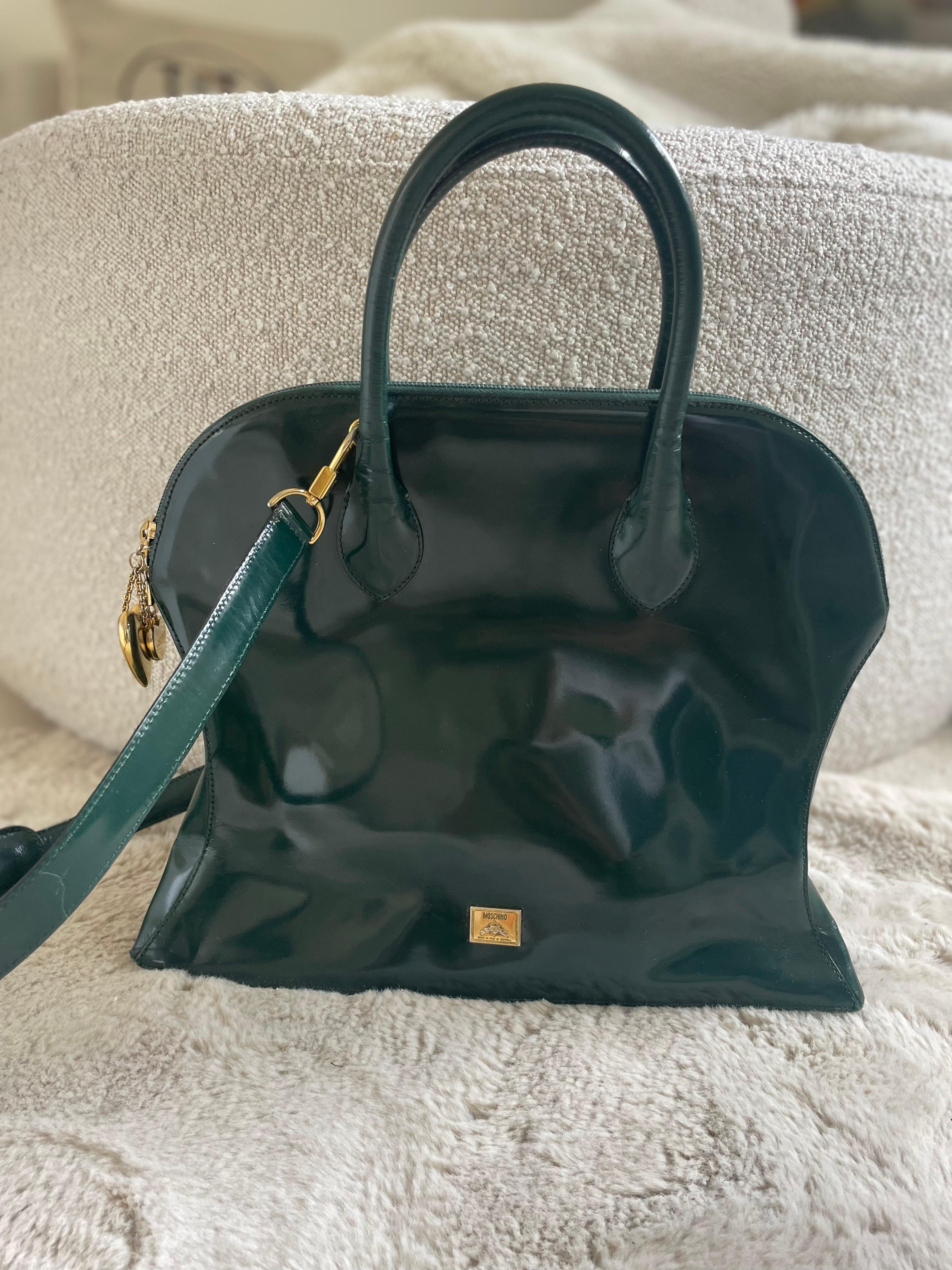 Moschino by Redwall 1990 - Sac à bandoulière en cuir vert avec breloque en forme de cœur 1