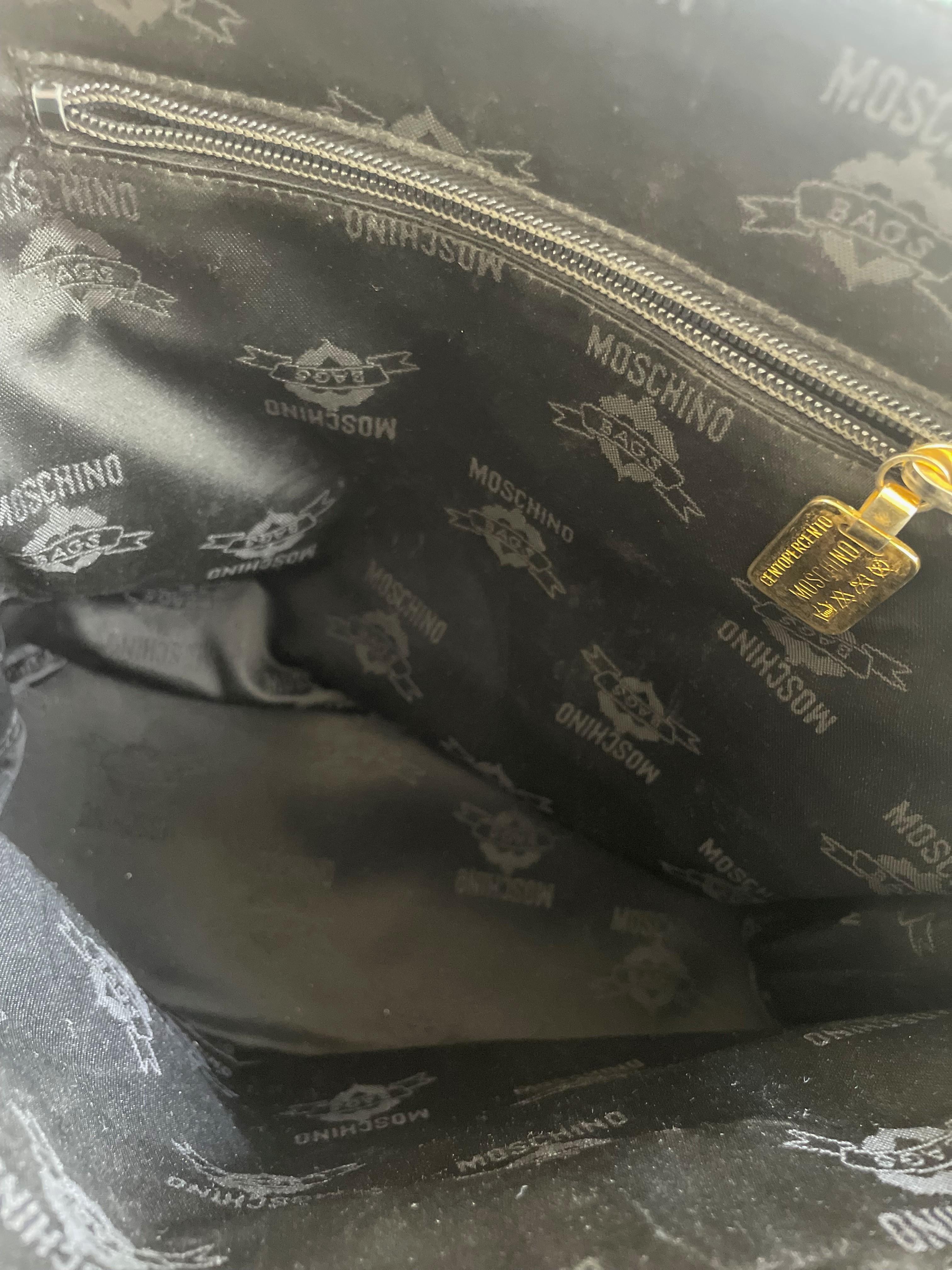Moschino by Redwall 1990 - Sac à bandoulière en cuir vert avec breloque en forme de cœur 2