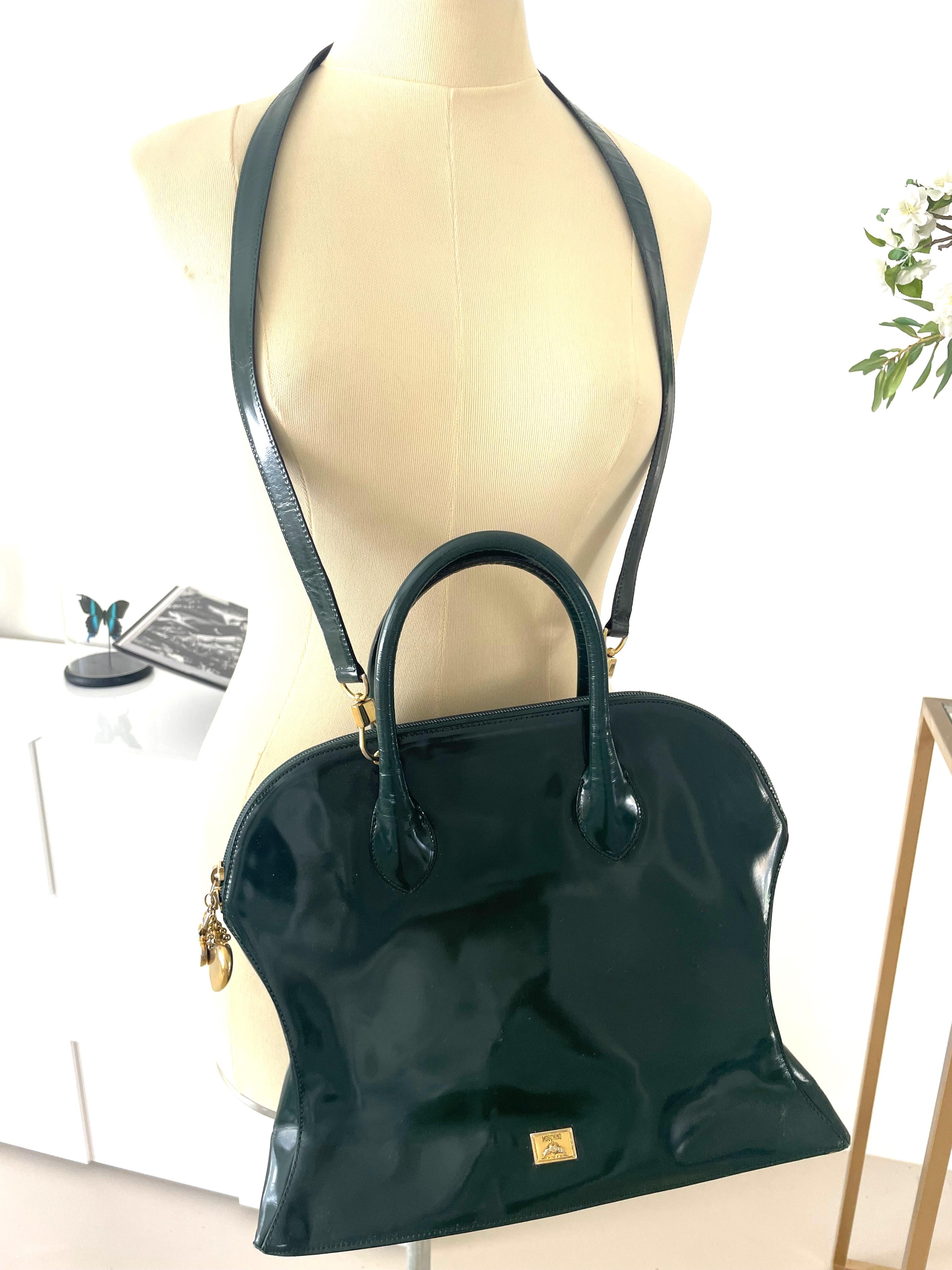 Moschino by Redwall 1990 - Sac à bandoulière en cuir vert avec breloque en forme de cœur 3