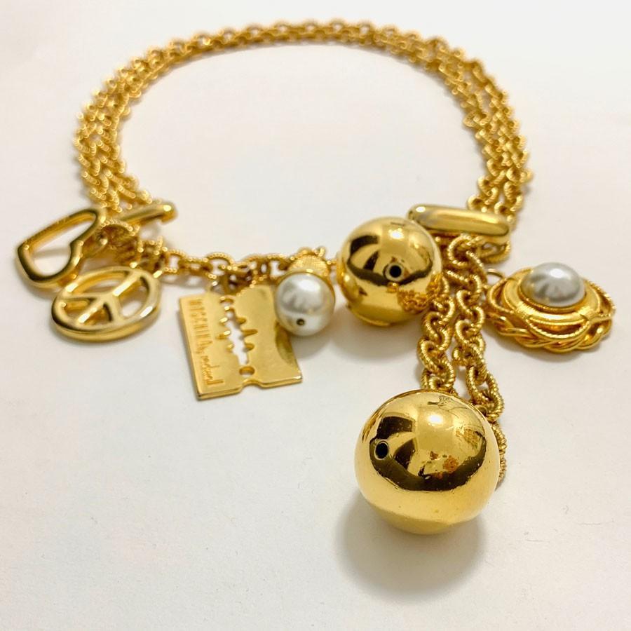 MOSCHINO par Redwall Chaîne collier, ceinture et breloques en métal doré Bon état - En vente à Paris, FR