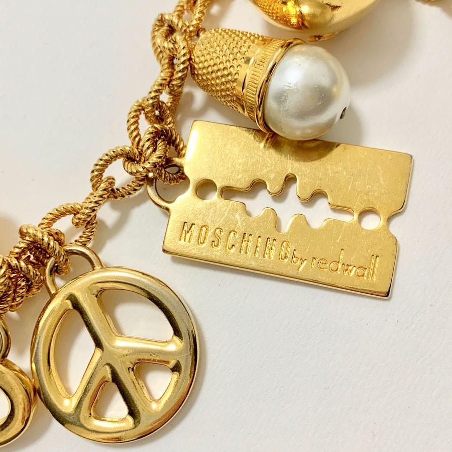 MOSCHINO par Redwall Chaîne collier, ceinture et breloques en métal doré en vente 2
