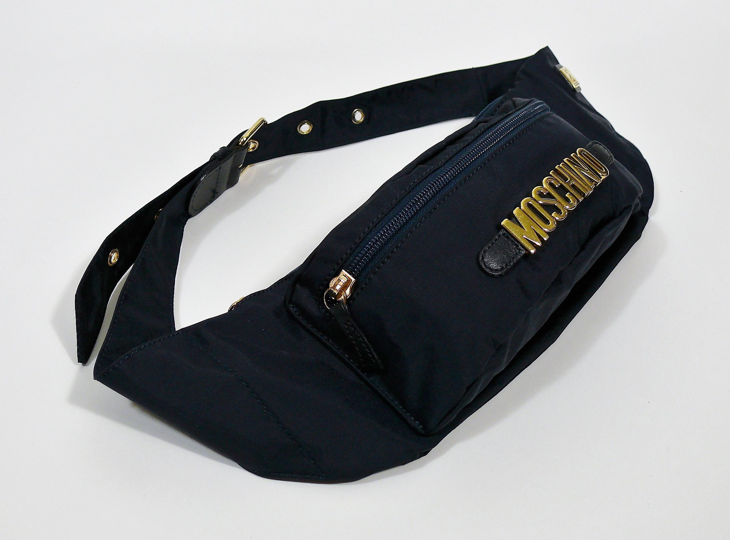 Noir Moschino by Redwall - Sac banane bleu marine vintage en vente