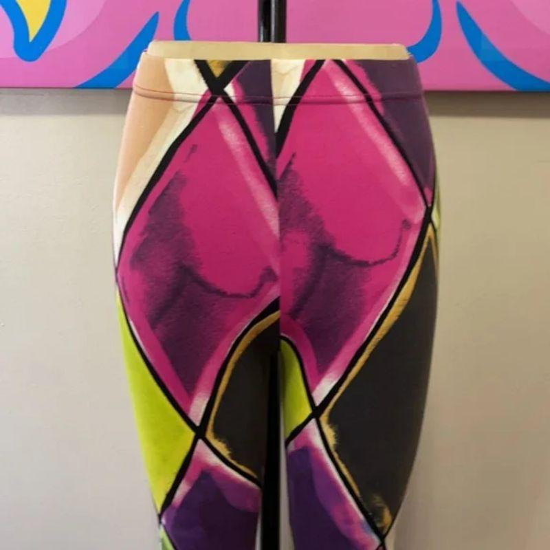 Moschino calze harlequin leggings the nanny

This print was made famous in a pantsuit shown on Fran Drescher in The Nanny. These fun leggins are retro cool and perfect for wearing with tunic tops.

Size 2 (these re very small and are shown on size 4