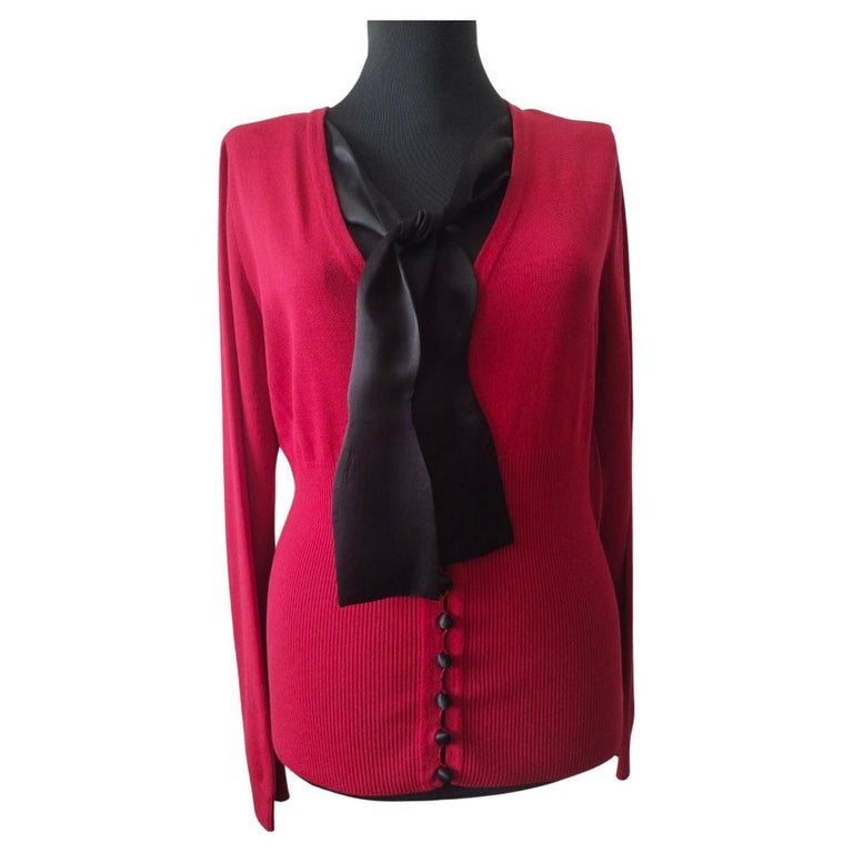 Red cashmere and wool sweater with velvet bow Louis Vuitton For Sale at  1stDibs