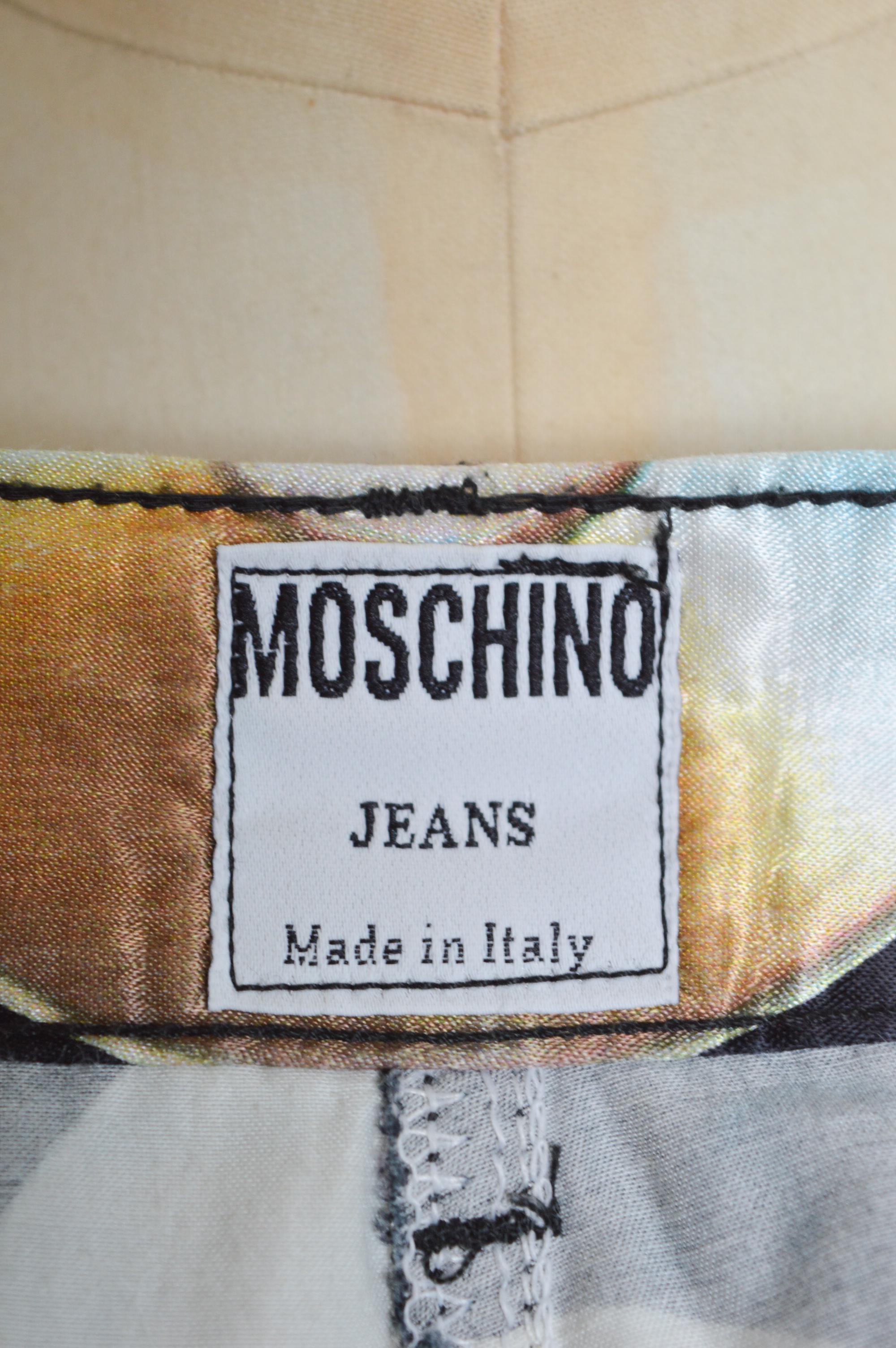 Moschino CD Print 1990s Compact Disc Music pattern Black High waisted Shorts In Good Condition For Sale In Sheffield, GB