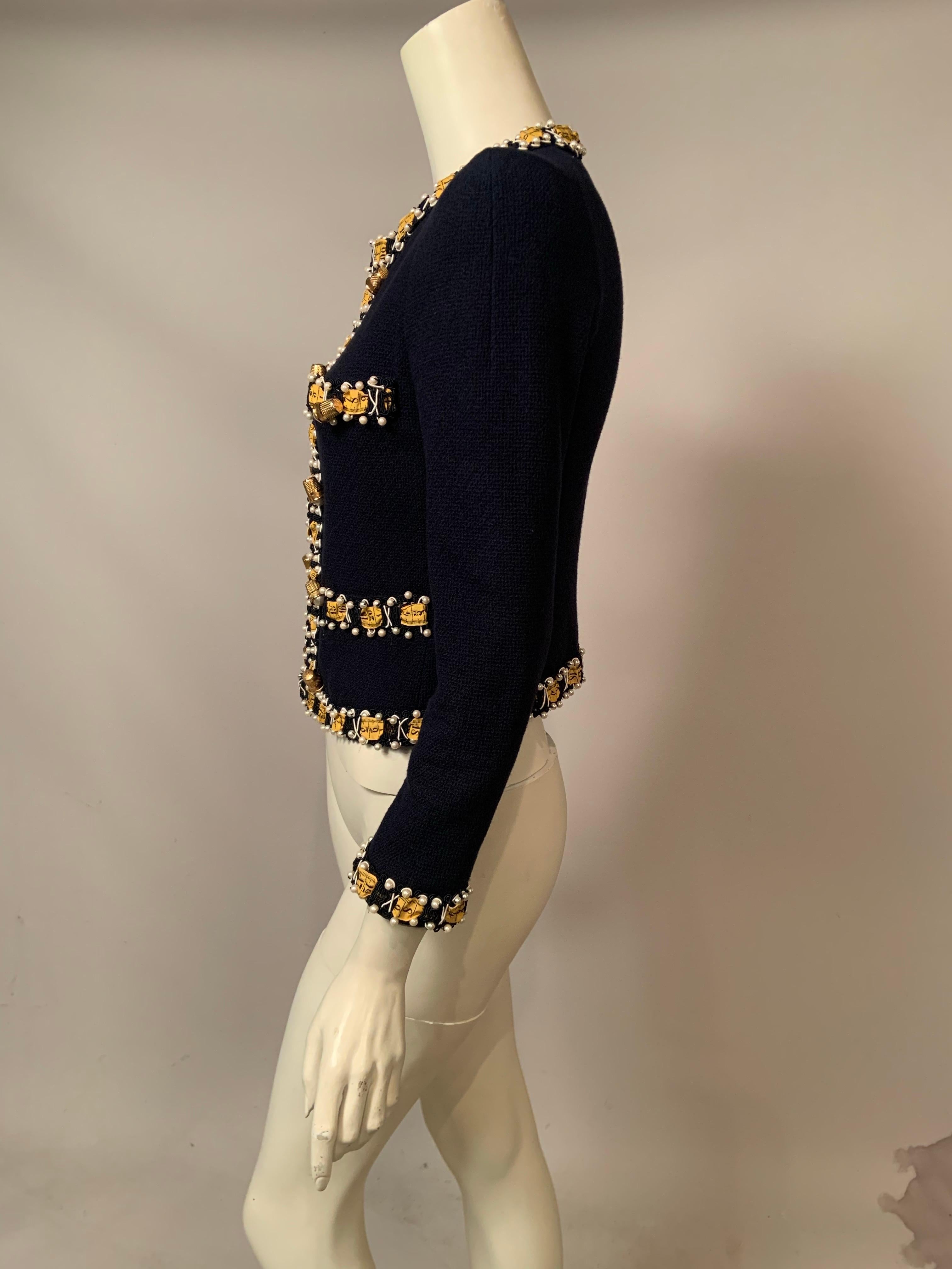 Moschino Chanel Style Jacke mit Perlen, Fingerhüten und Maßbandbesatz im Angebot 3
