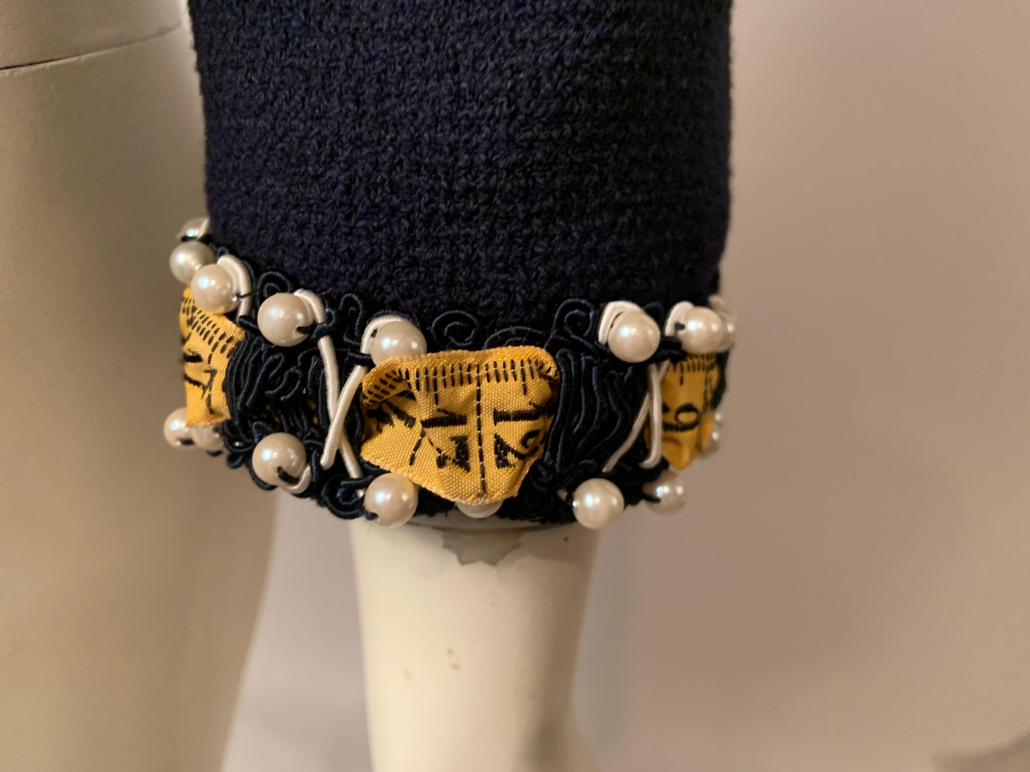 Moschino Chanel Style Jacke mit Perlen, Fingerhüten und Maßbandbesatz im Angebot 4