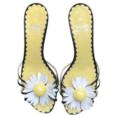 Moschino Cheap and Chic 2000s Tacchi a margherita gialli