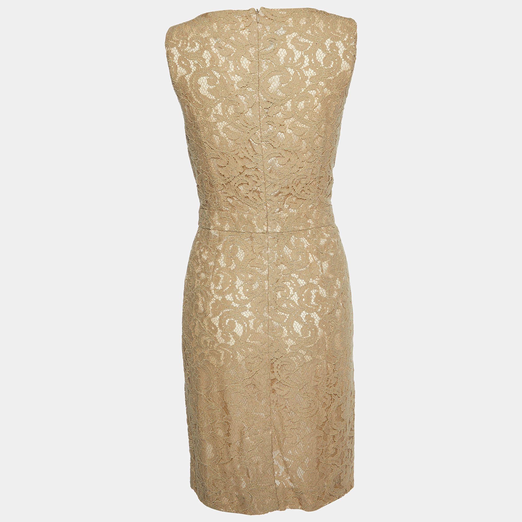 Confectionnée sans effort dans un design chic, cette robe Moschino Cheap and Chic est facile à porter et à accessoiriser. Taillée avec soin, cette robe restera à coup sûr l'une de vos préférées, saison après saison.