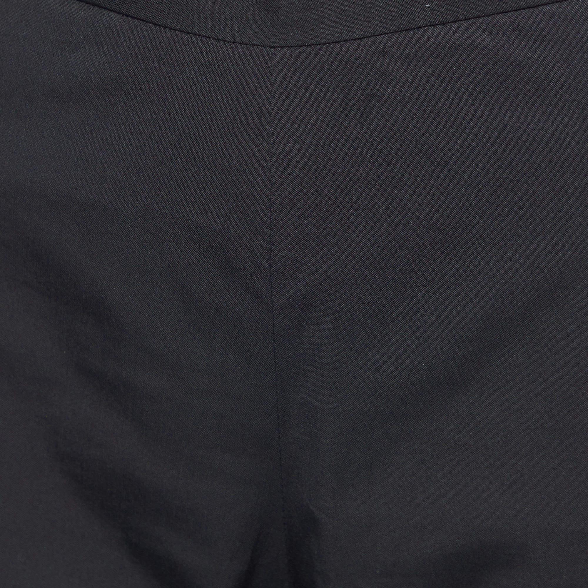 Noir Moschino Cheap and Chic Pantalon Capri en coton noir M. en vente