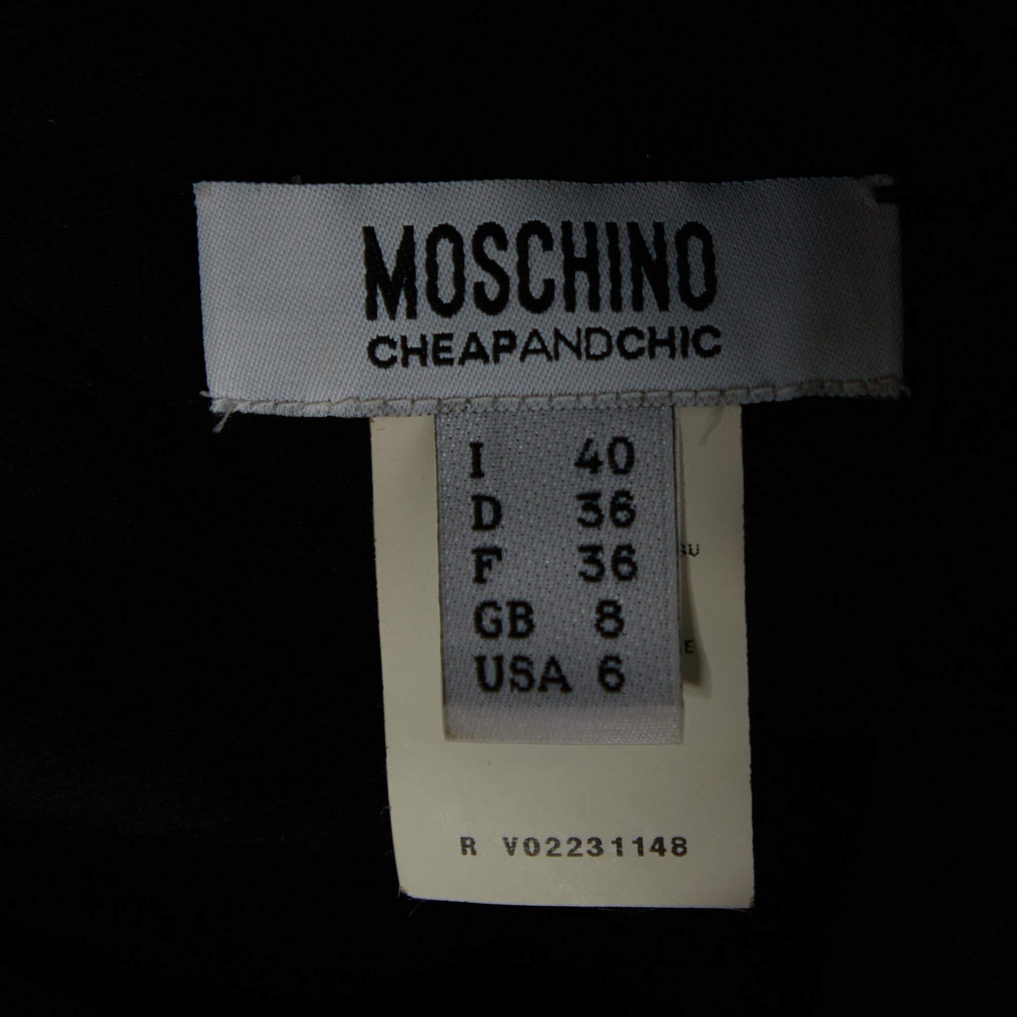 Moschino Cheap and Chic Camicetta nera in crepe plissettata S In condizioni buone in vendita a Dubai, Al Qouz 2
