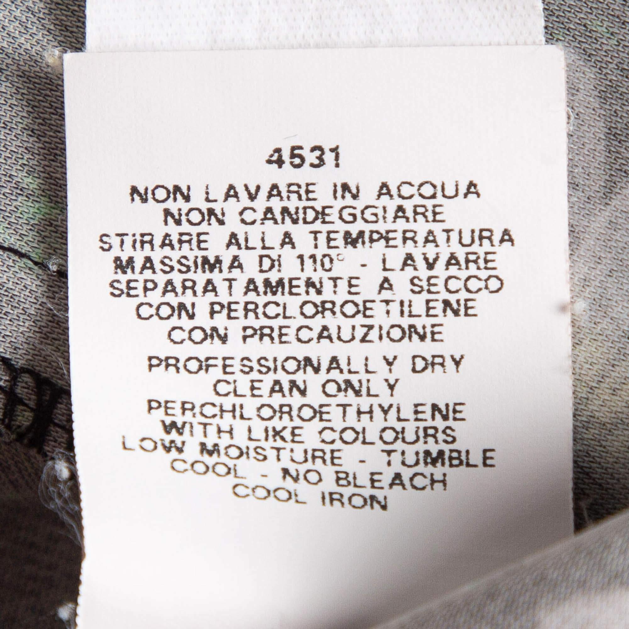 Moschino Cheap and Chic - Top in crêpe stampato con fiori neri - S in vendita 1