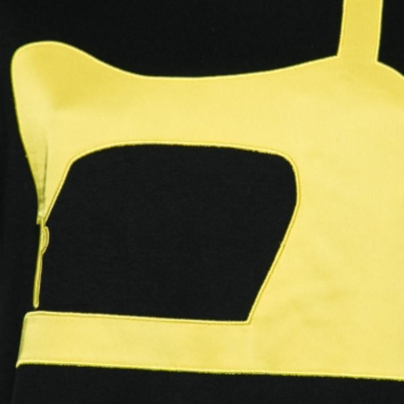 Moschino Cheap and Chic Camiseta negra con apliques de máquina de coser S en venta 1