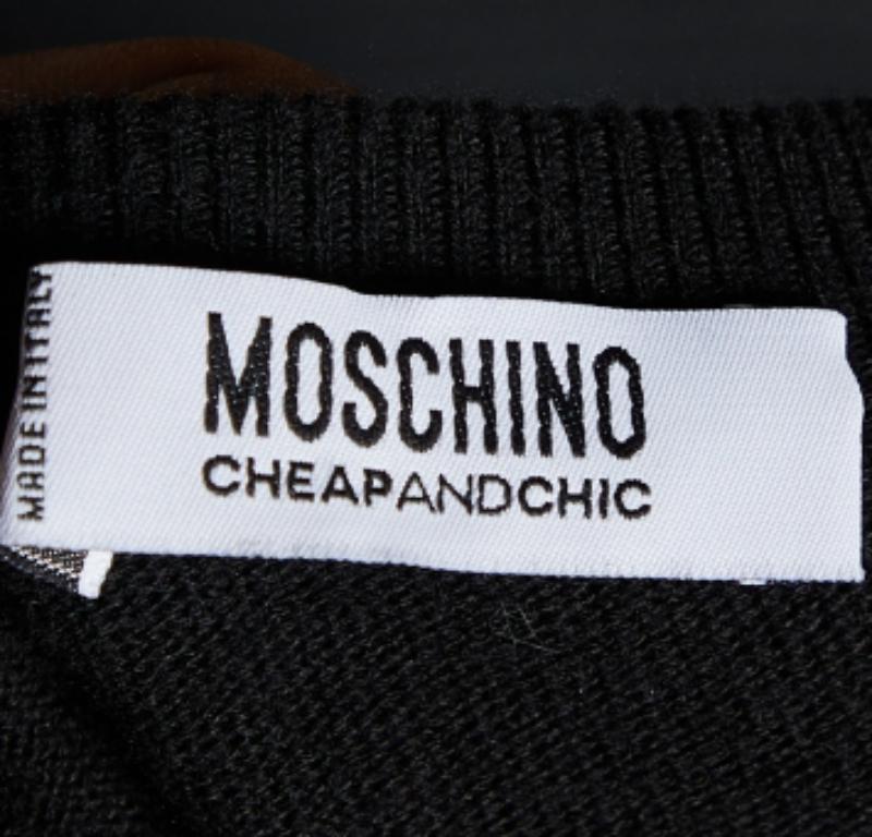 Moschino Cheap and Chic Maglione con tasca a balze in maglia nera L.L.A. In condizioni discrete in vendita a Dubai, Al Qouz 2