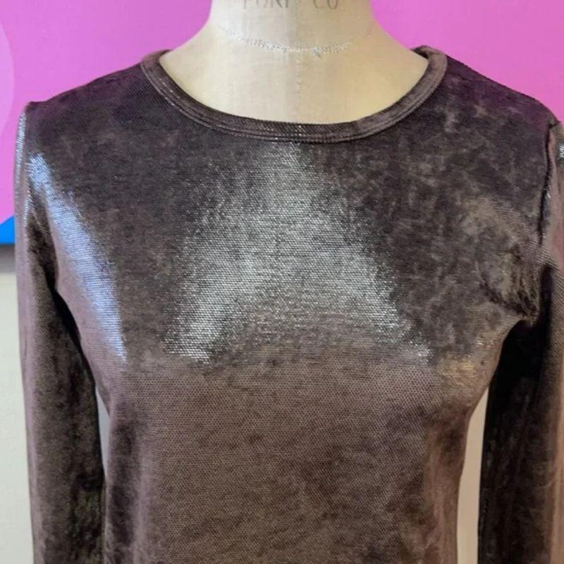 Moschino cheap and chic brown long sleevetop

This long sleeve casual top stand out with a nice silvery shine on top of the brown fabric. Pair with white skinny jeans and boots for a nice look. Brand runs small see measurements.

Size 10
Across