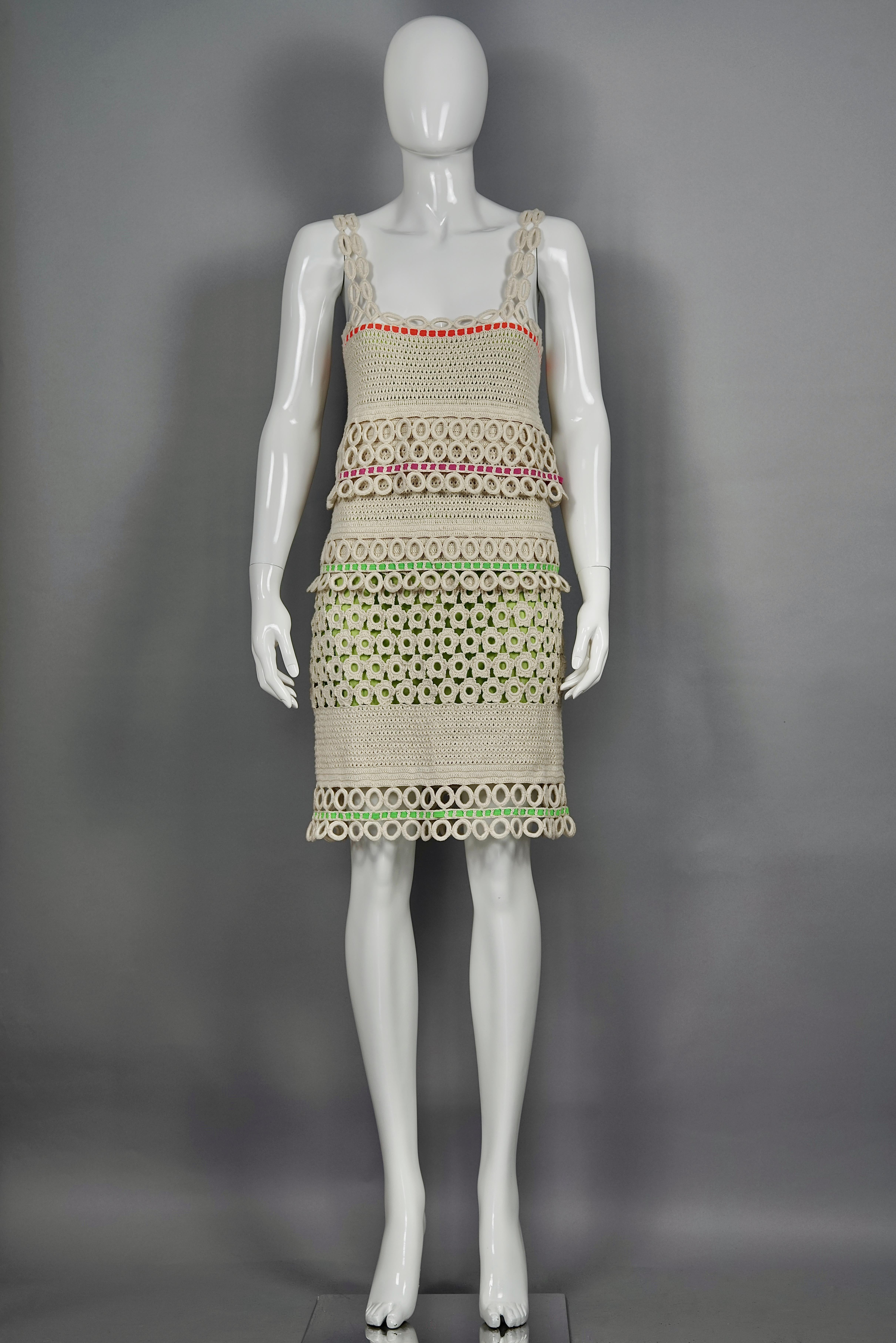 MOSCHINO CHEAP and CHIC Color Block Ecru Crochet Dress

Measurements taken laid flat, please double bust, waist and hips:
Shoulder: 9.84 inches (25 cm)
Bust: 16.14 inches (41 cm)  without stretching 
Waist: 16.14 inches (41 cm)  without stretching