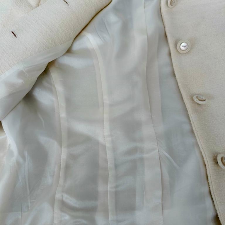 Moschino Cheap and Chic Cream Bouclé Wool Short Jacket in vendita 6