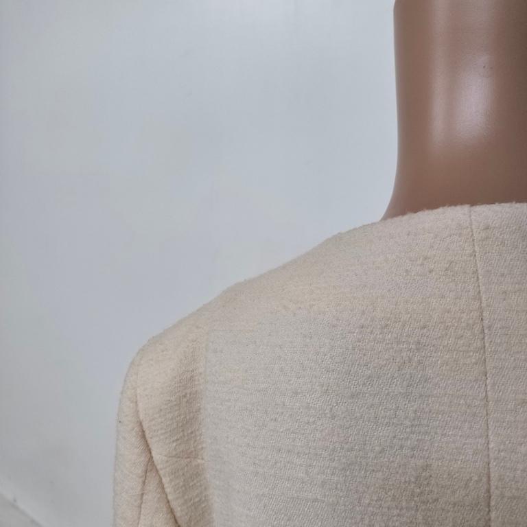 Moschino Cheap and Chic Cream Bouclé Wool Short Jacket in vendita 7