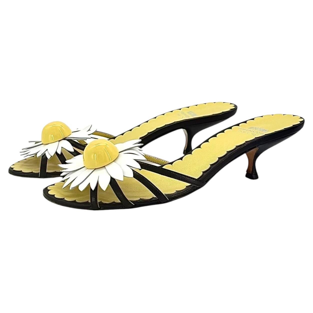 Moschino Cheap and Chic Daisy Flower Leather Kitten Heel Mules Sandals 38 For Sale