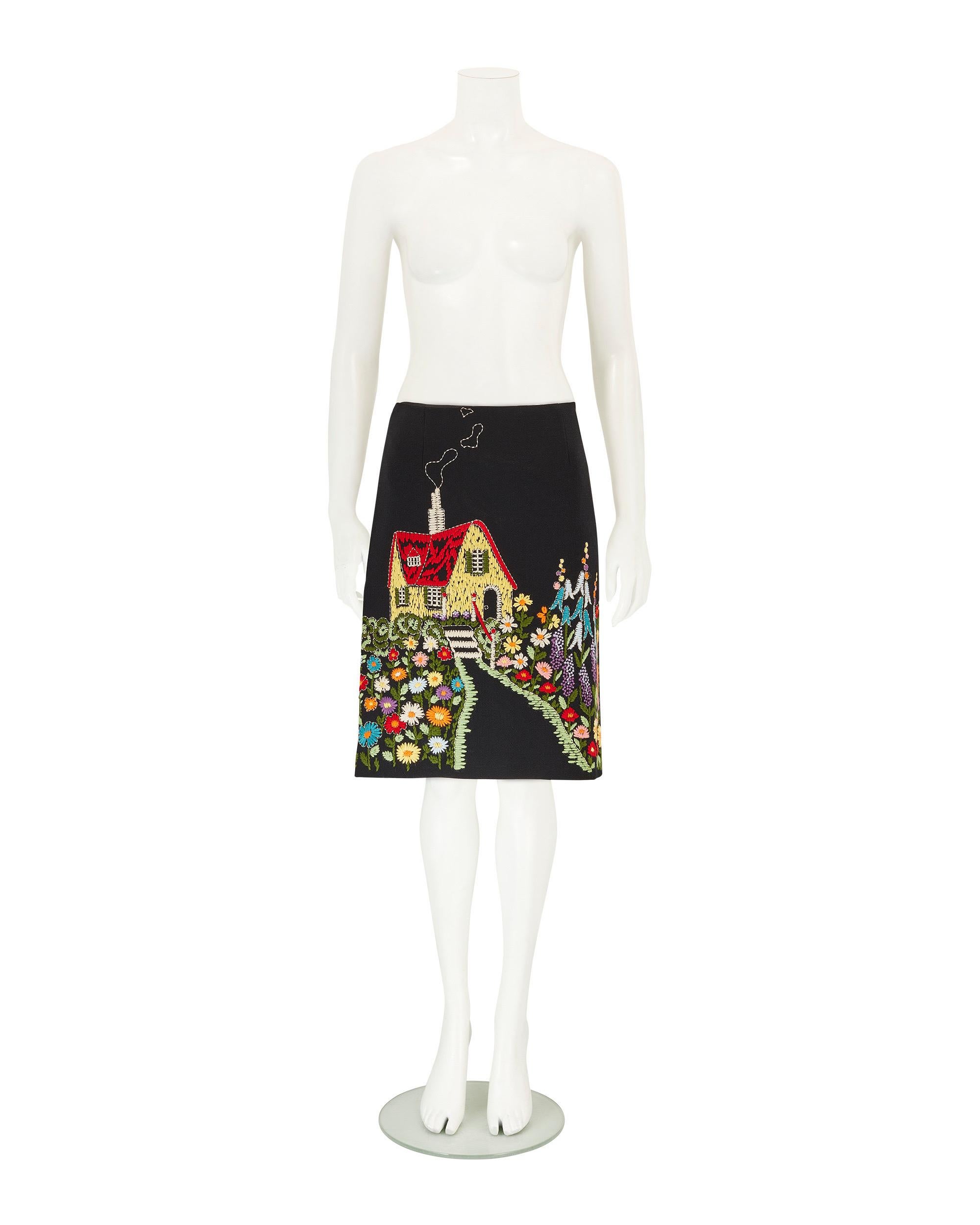 - Moschino Cheap and Chic

- Dalla collezione Autunno/Inverno 2001. Come si vede in passerella

- Rara gonna in pura lana con un'intricata casa ricamata con il fumo del camino e un giardino pieno di fiori colorati.

- Prodotto in