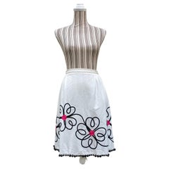 Moschino Cheap and Chic white skirt with embroidery and a Y2K-style decorative hem
