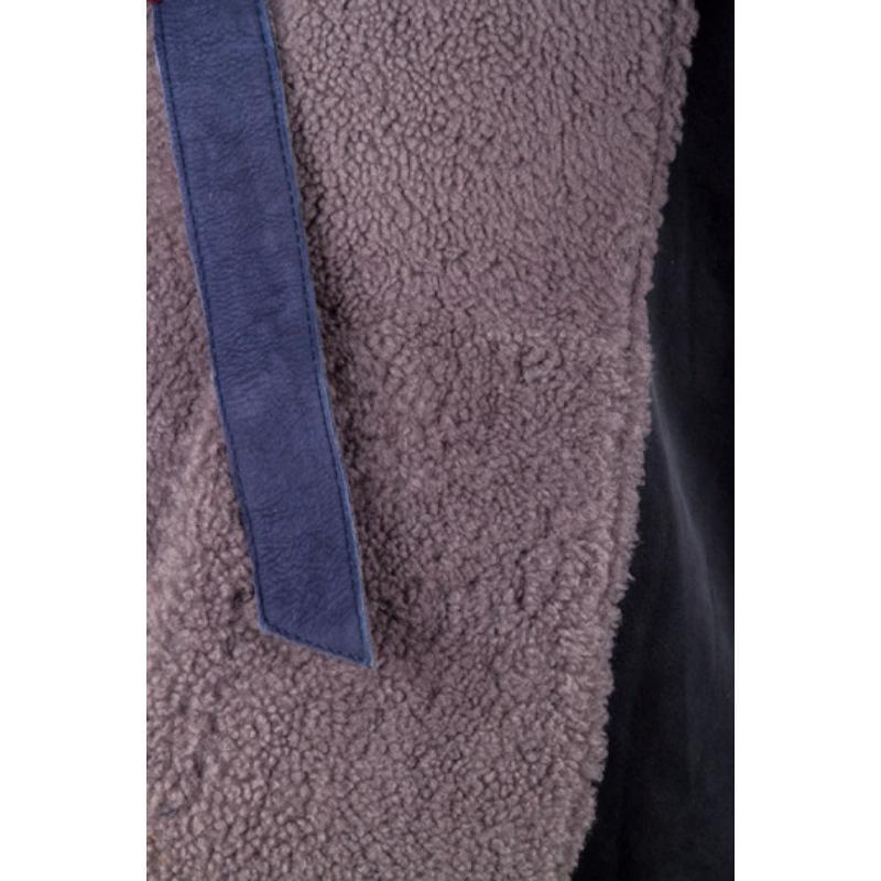 Grigio Moschino Cheap and Chic Gilet grigio in pelliccia d'agnello foderato in pelle con cintura S in vendita