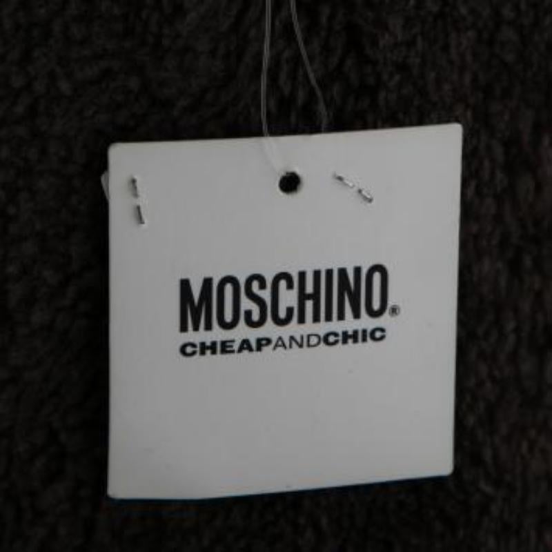 Moschino Cheap and Chic Gilet grigio in pelliccia d'agnello foderato in pelle con cintura S in vendita 1