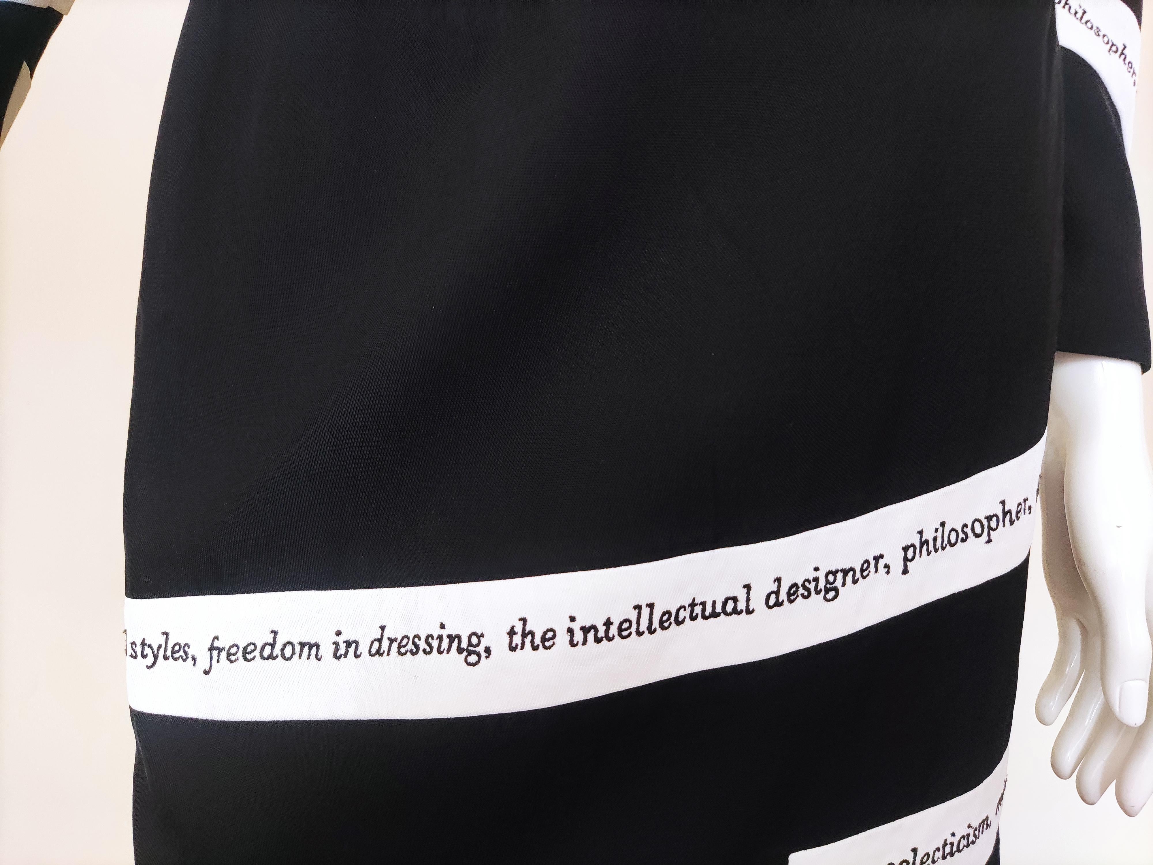 Moschino Cheap and Chic Irony Text Tape Vintage Couture Schwarz-Weißes Kleid Anzug im Angebot 8